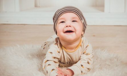 Dreaming of a baby boy (8 symbolic meanings)