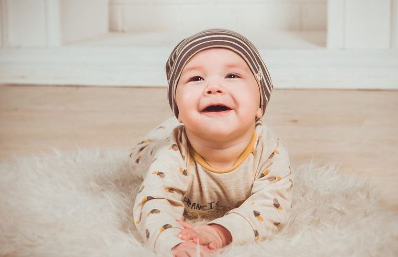 Dreaming of a baby boy (8 symbolic meanings)