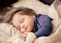Dreaming of a baby girl (7 symbolic meanings)