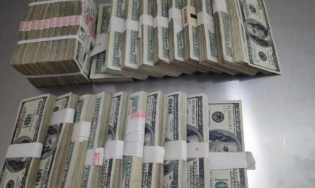 Dream of Ten Thousand Dollars (5 Symbols and Meanings)