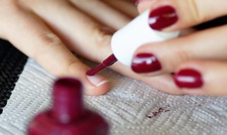Dream about nail polish (5 Symbols and Meanings)