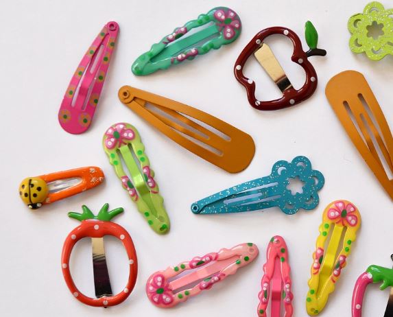 Dreaming of a hairpin (5 Symbols and Meanings)