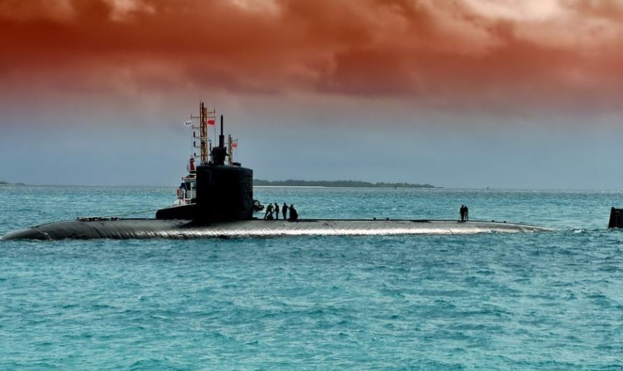 Dreaming of a Submarine : 9 Symbols and Meanings