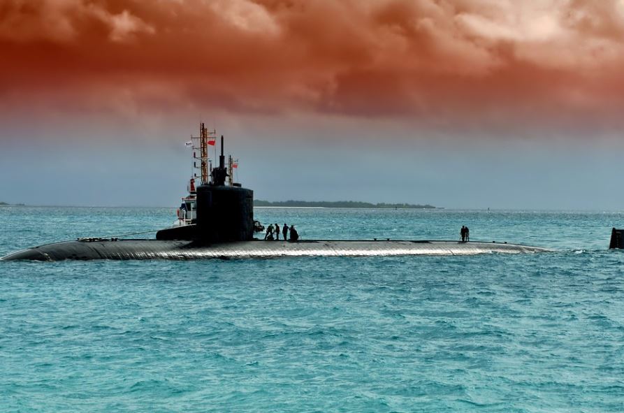 Dreaming of a Submarine : 9 Symbols and Meanings