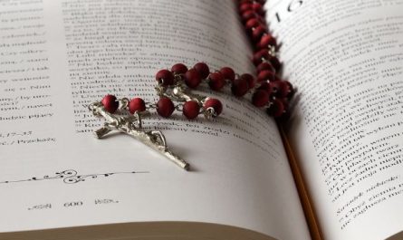 Dreaming of Rosary Beads : 11 Symbols and Meanings