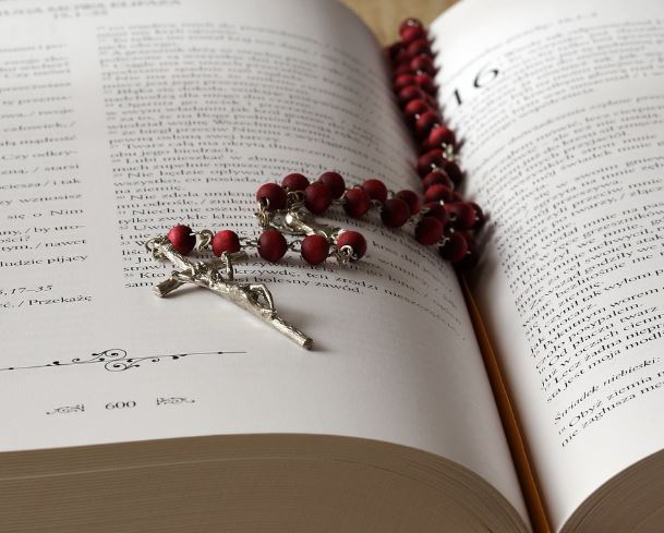 Dreaming of Rosary Beads : 11 Symbols and Meanings