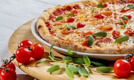 Dreaming of Pizza : 11 Symbols and Meanings