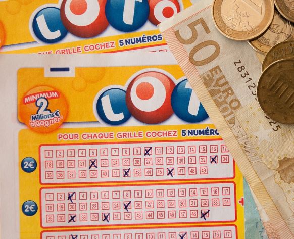 Dreaming of Lottery Tickets : 10 Symbols and Meanings