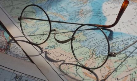 Dreaming of Glasses : 13 Symbols and Meanings