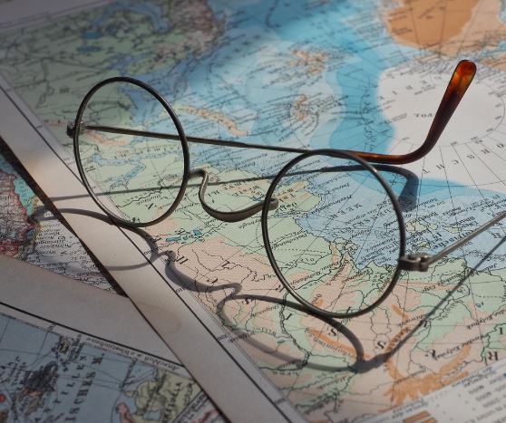 Dreaming of Glasses : 13 Symbols and Meanings