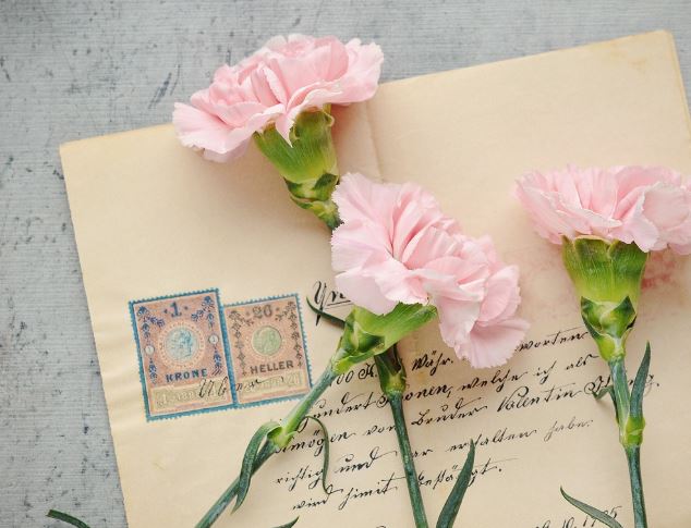 Dreaming of Receiving a Letter : 9 Symbols and Meanings