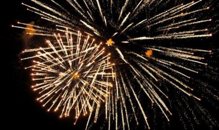 Dreaming of Fireworks : 8 Symbols and Meanings