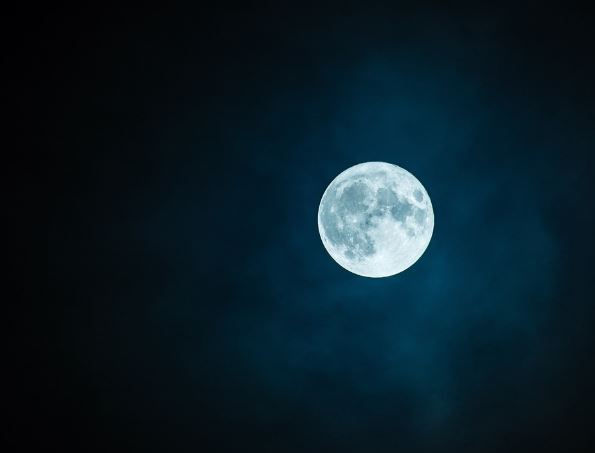 Dreaming of a Full Moon : 14 Symbols and Meanings