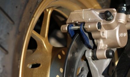 8 Symbolic Meanings of Dreaming About Brakes