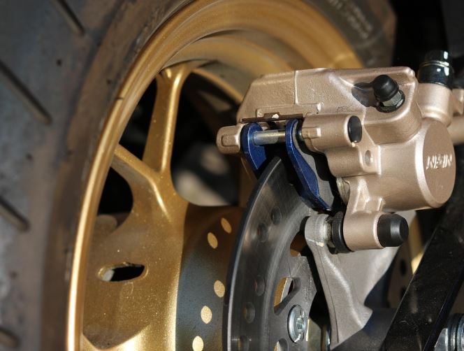 8 Symbolic Meanings of Dreaming About Brakes