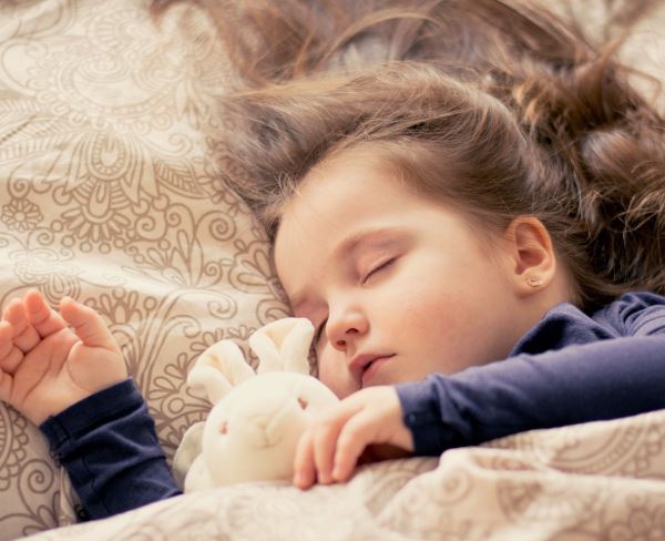 8 Symbolic Meanings of Dreams About Sleeping