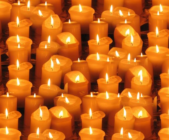 10 Symbolic Meanings of Dreaming About Candles