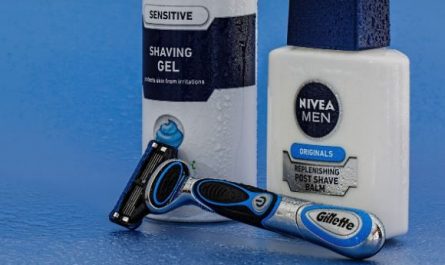 11 Symbolic Meanings of Dreams About Shaving