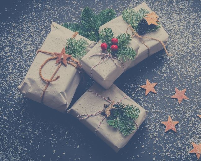 17 Symbolic Meanings of Dreaming About Receiving Gifts