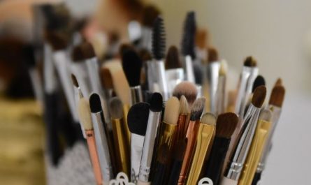 13 Symbolic Meanings of Dreams About Makeup