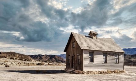 14 Symbolic Meanings of Dreaming About Buying a House