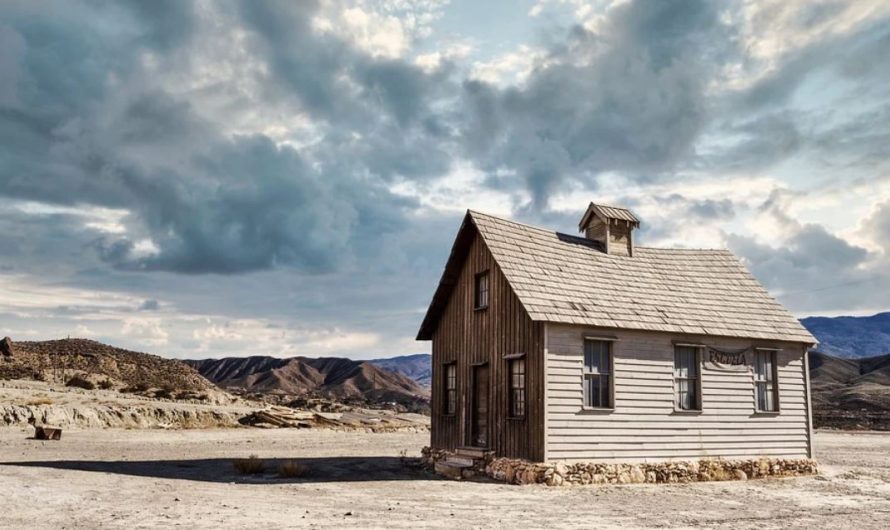 14 Symbolic Meanings of Dreaming About Buying a House