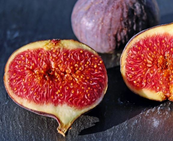 10 Symbolic Meanings of Dreaming about Figs
