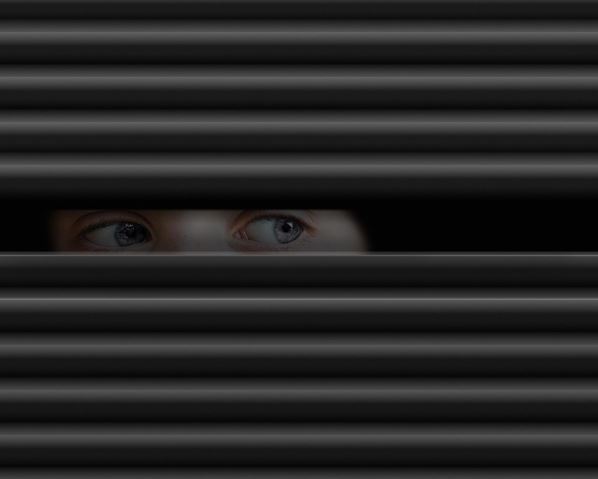 What does it symbolize to dream of hiding?