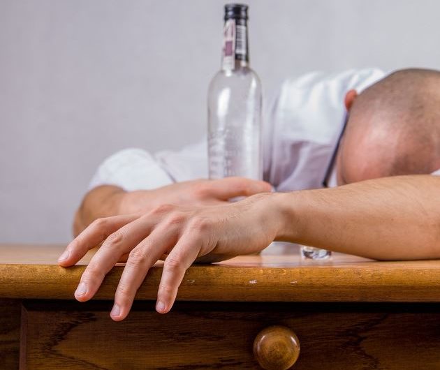 What does it symbolize to dream of being drunk?