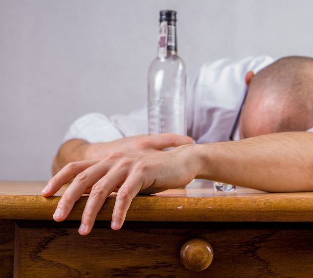 What does it symbolize to dream of being drunk?