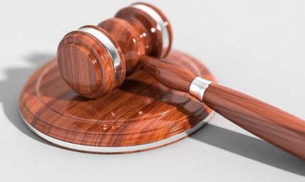 What does dreaming of litigation symbolize?
