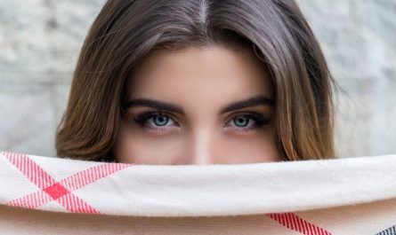 16 Symbolic Meanings of Dreaming about Eyebrows